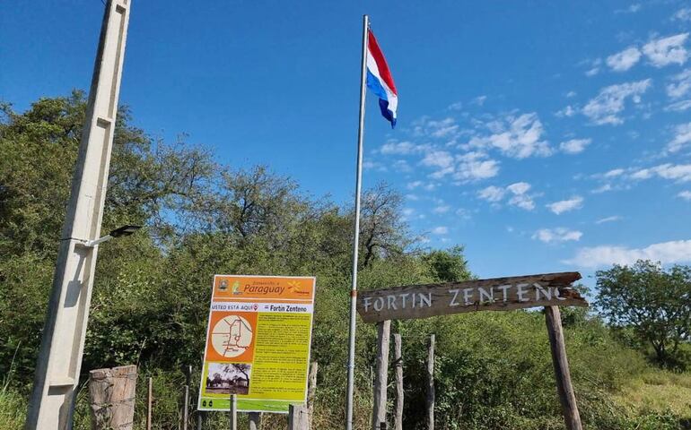 Bandera y cartelería nueva en el fortín Zenteno.