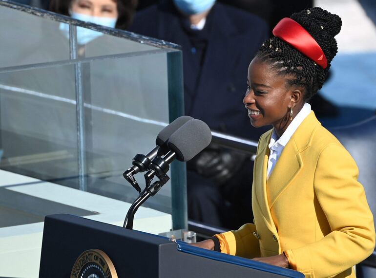 Amanda Gorman durante la asunción de Joe Biden, en enero de 2021. 