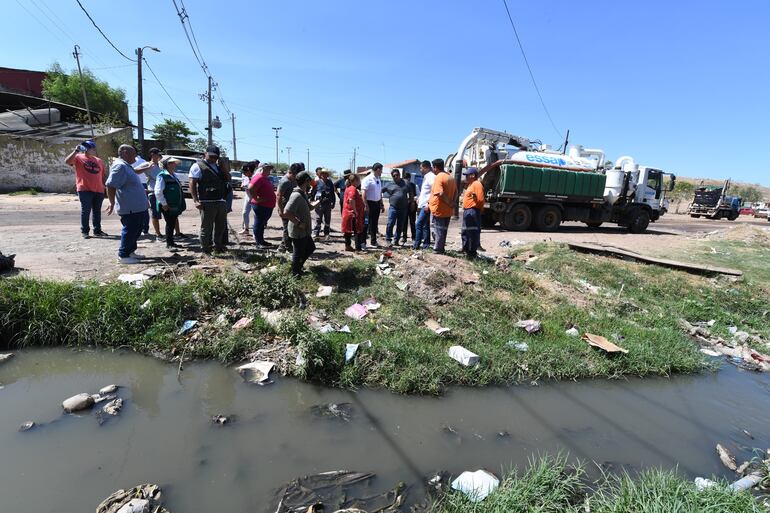 MOPC licitará construcción de planta de tratamiento para evitar contaminación del arroyo.