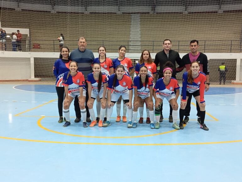 Las chicas de Universidad Central del Paraguay (UCP) también se alzaron con el título de campeón en handbol.