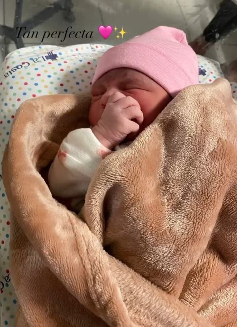 ¡Pura ternura! La recién nacida Olivia. (Captura de la historia de Instagram de Enzo Giménez)