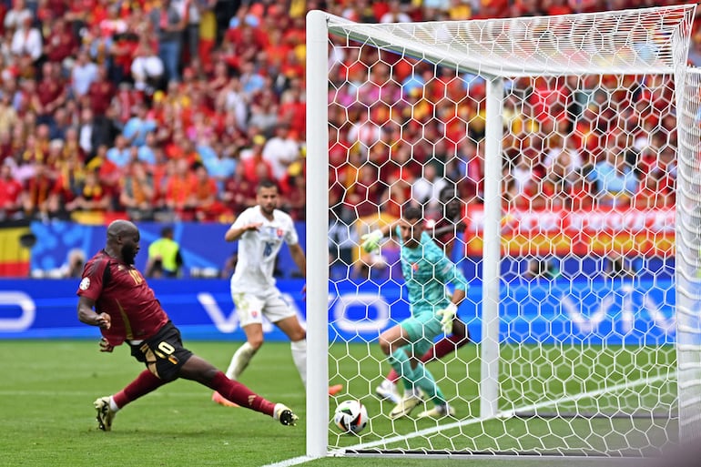 Belgium's forward #10 Romelu Lukaku (L) shoots and scores a goal then disallowed for offside  during the UEFA Euro 2024 Group E football match between Belgium and Slovakia at the Frankfurt Arena in Frankfurt am Main on June 17, 2024. (Photo by Kirill KUDRYAVTSEV / AFP)