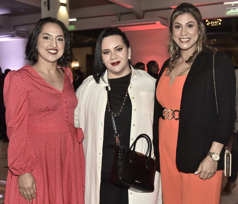 Liz Chávez, Lorena Fernández y Leticia Feris.