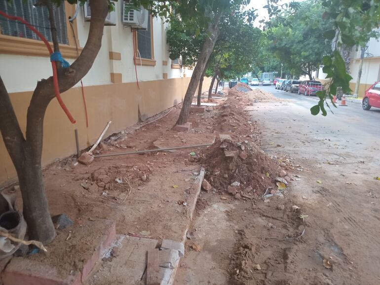 Calle Presidente Franco, entre Nuestra Señora de la Asunción y Chile, donde se renueva por completo las aceras.