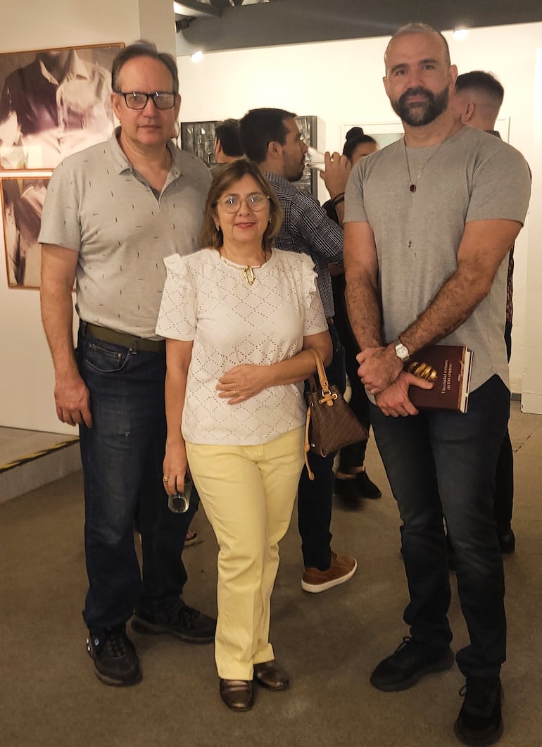 Jorge Ocampos, Rosi Bello y Norman Urbieta.