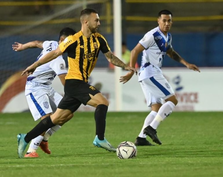 Sportivo Ameliano y Guaraní se enfrentan en el Martín Torres.