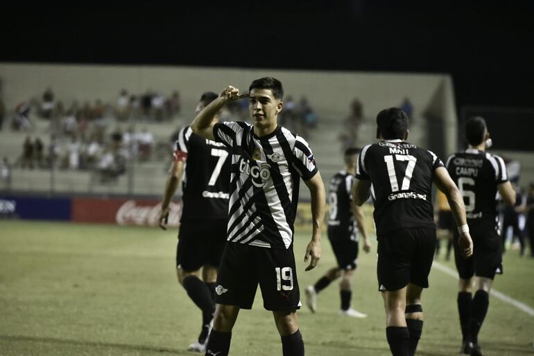 Rubén Lezcano, autor del primer gol de Libertad ante Nacional.