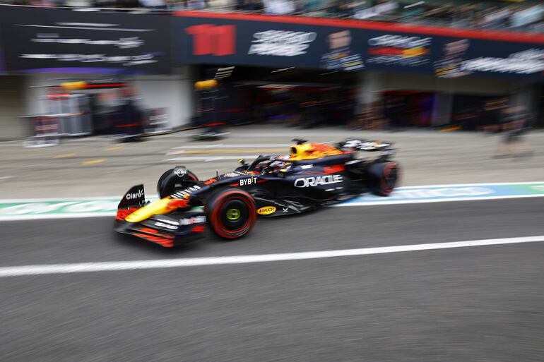 El Red Bull Racing del piloto neerlandés Max Verstappen en la sesión de entrenamiento del Gran Premio de Japón de la Fórmula 1 en el Circuito de Suzaka.