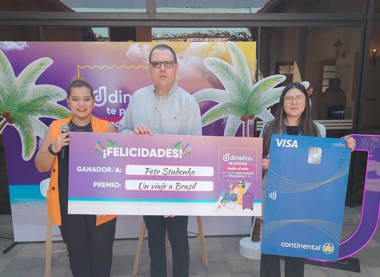 Petr Studenko es el primer ganardor de la promo "Dinelco te premia".