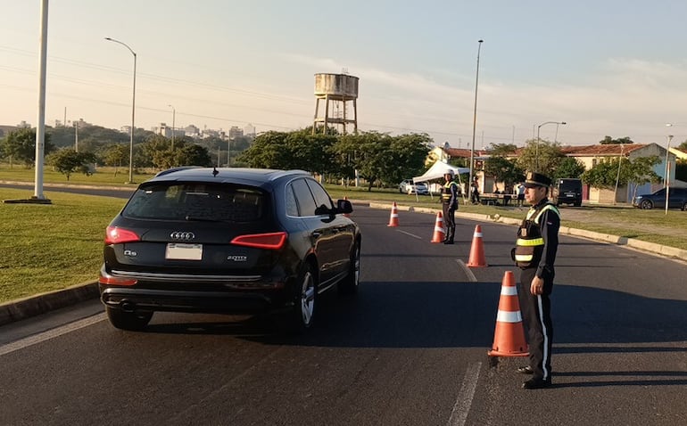 Imagen ilustrativa: agentes de la PMT de Asunción en la Costanera.