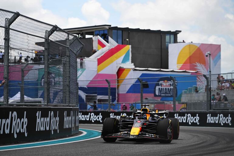 El Red Bull Racing del neerlandés Max Verstappen durante los ensayos libres en el Autódromo Internacional de Miami, en Miami, Estados Unidos.