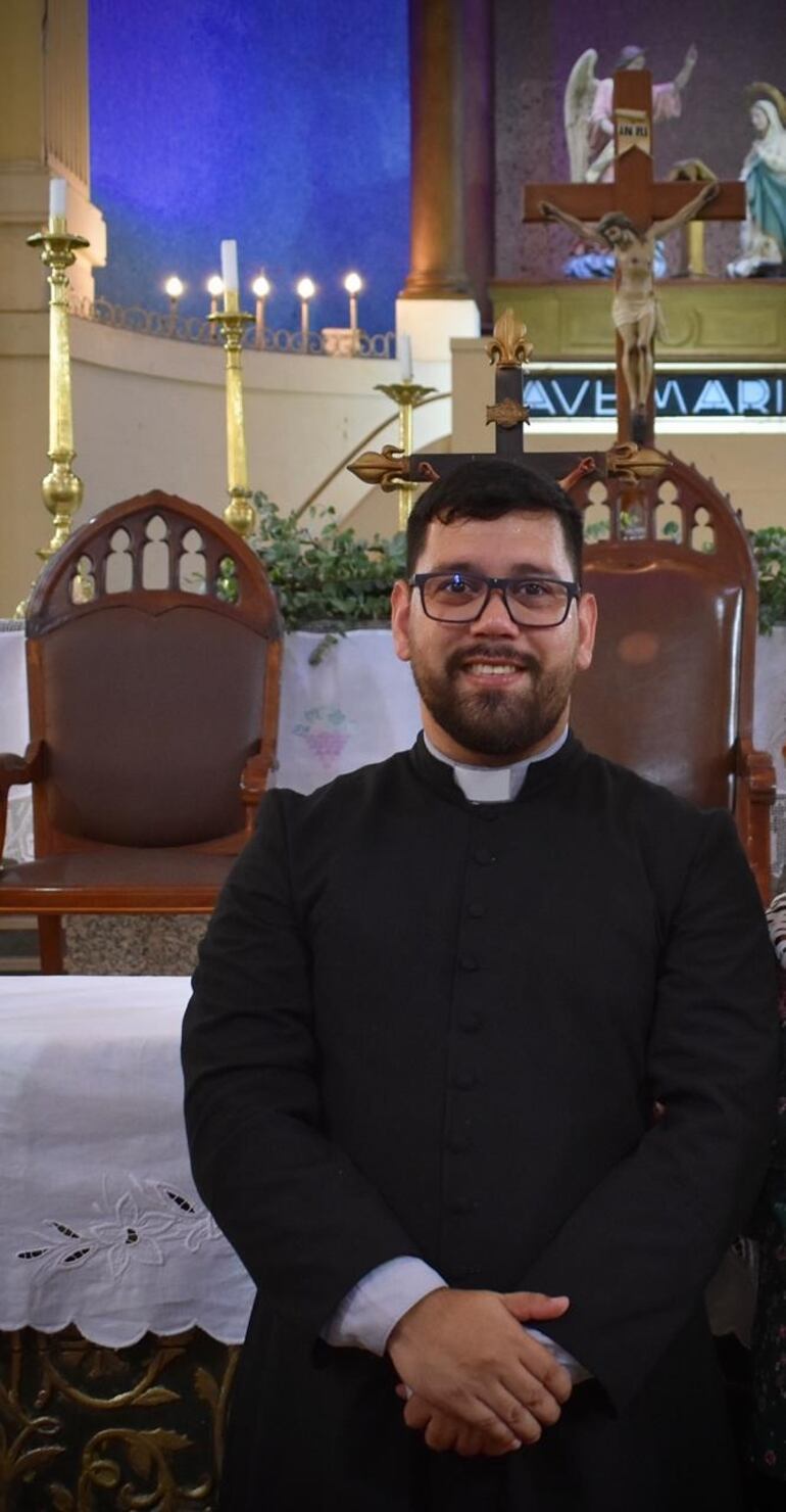 Padre Hugo Fernández, párroco de la Iglesia de la Encarnación.