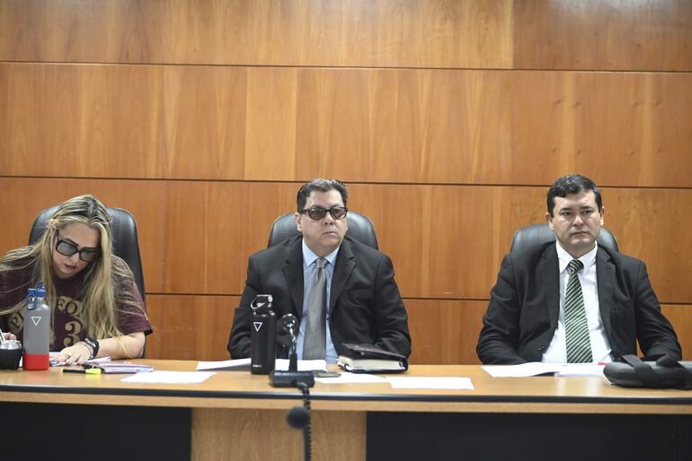 Jueces Alba González, Víctor Alfieri (presidente) y Darío Báez, integrantes del Tribunal de Sentencia.