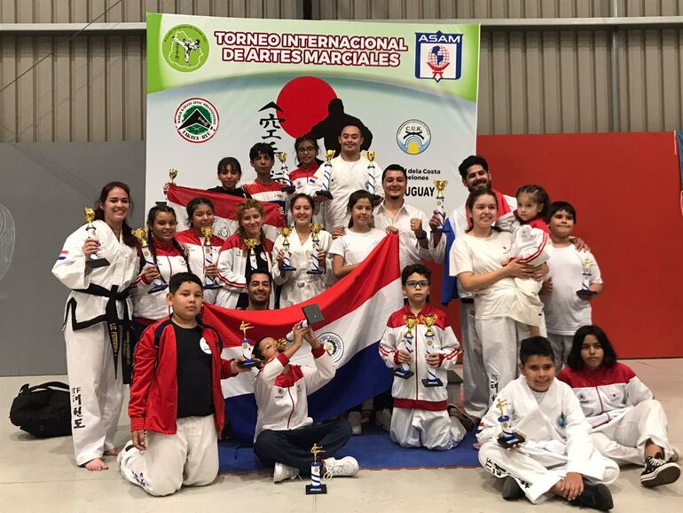 La Academia Paraguay Taekwondo Center con destacada actuación en Uruguay.