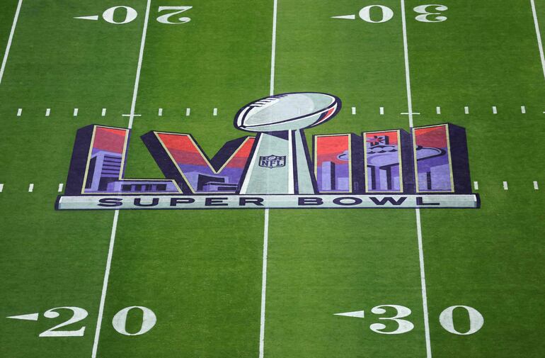 Vista general del logo del Super Bowl LVIII en el campo antes del partido entre los 49ers de San Francisco y los Chiefs de Kansas City en el Allegiant Stadium el 11 de febrero de 2024 en Las Vegas, Nevada.