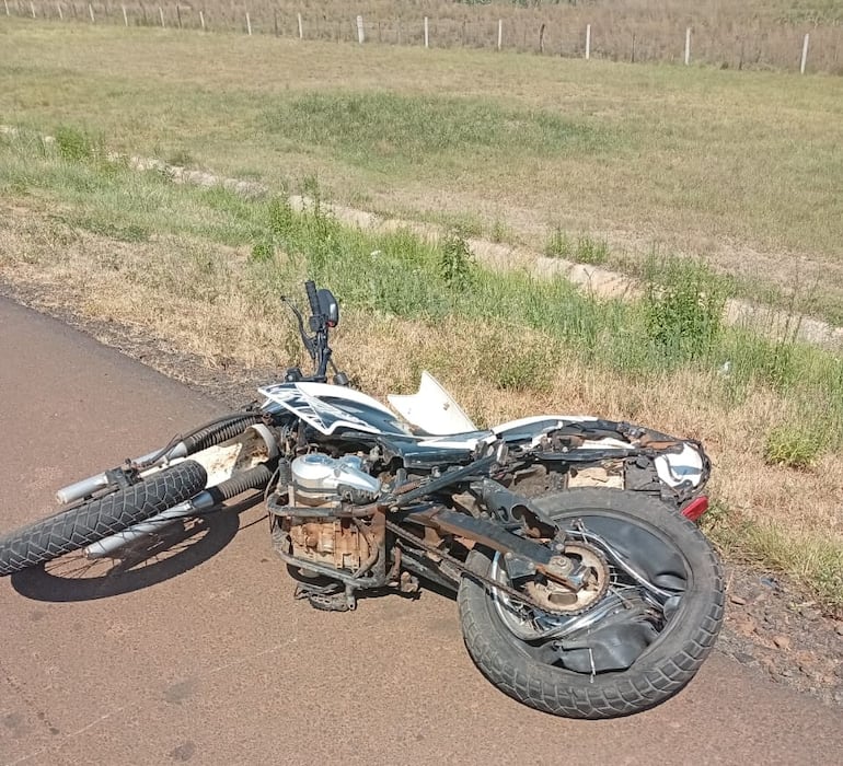 La motocicleta en la que viajaba la víctima fatal.