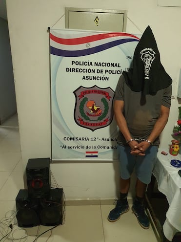 Este hombre fue aprehendido luego de que hurtara un local comercial en el barrio Trinidad.