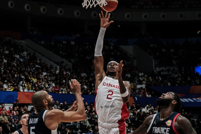 El canadiense Shai Gilgeous-Alexander anotó 27 puntos en un juego soñado al derrotar a la poderosa Francia en el debut.