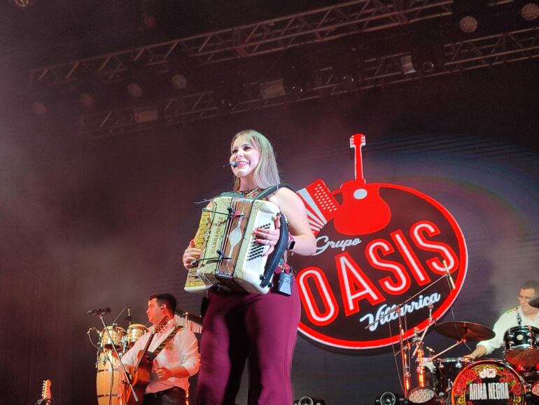 El grupo Oasis en el escenario del festival.