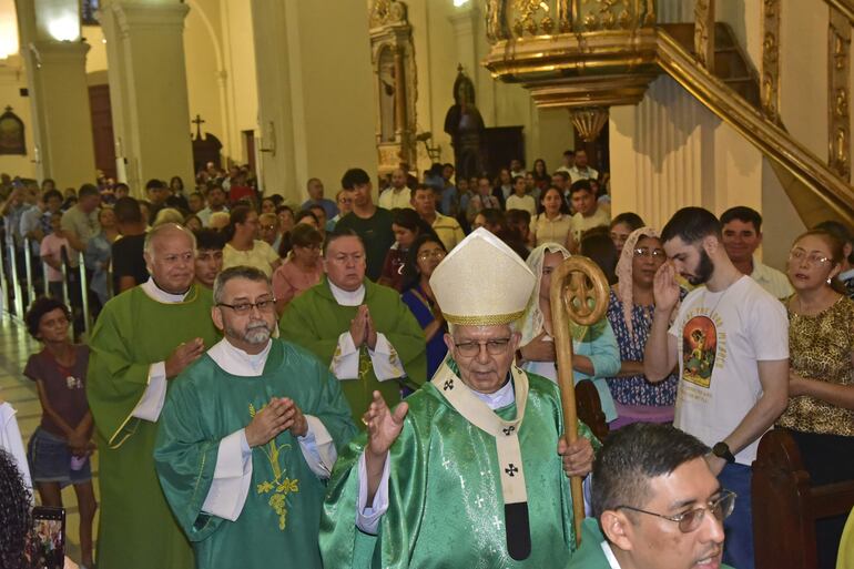 Fuerte mensaje del cardenal paraguayo, Adalberto Martínez, en la misa de hoy en la Catedral Metropolitana. 