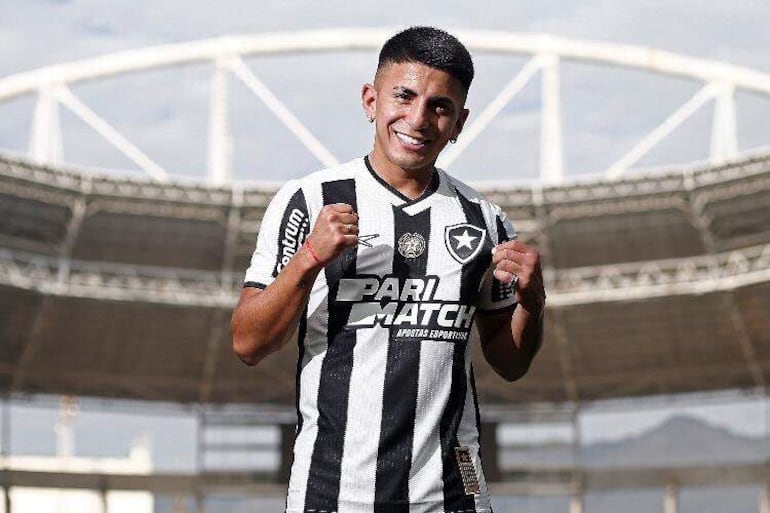 Thiago Almada (23 años), con la camiseta del Botafogo.