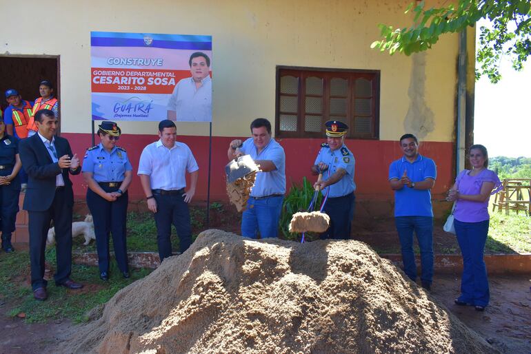 Palada inicial para la contrucción de una sede para el Grupo Especial de Operaciones (GEO) en Guairá.