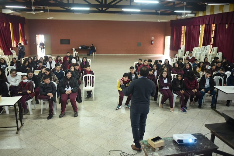 Los estudiantes durante la capacitación de hoy.