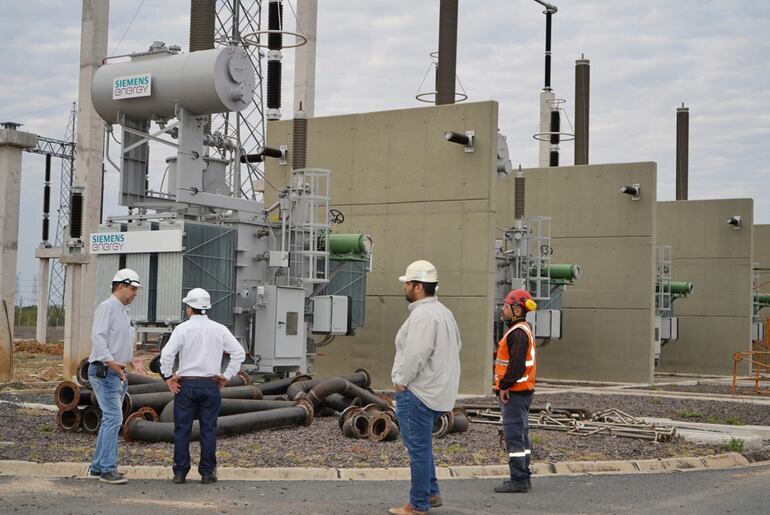 Visita técnica de autoridades de la ANDE a la Subestación Villa Hayes 500 kV.