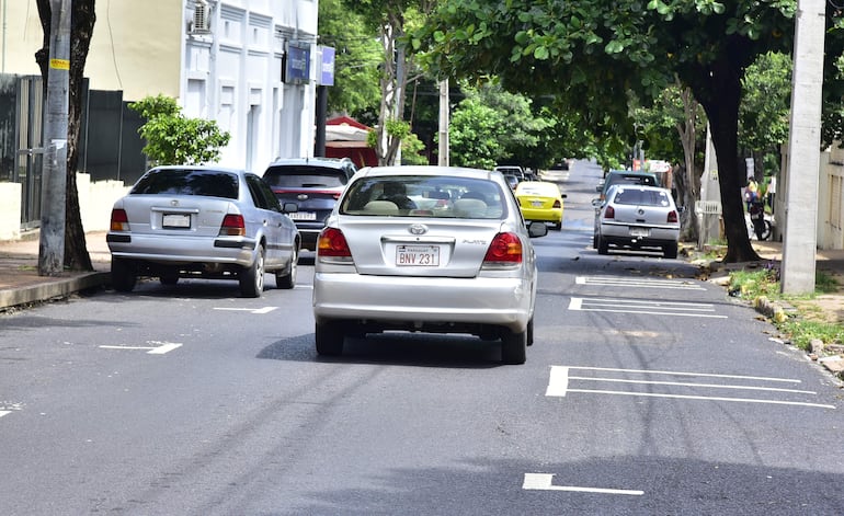 En enero entra en vigencia el estacionamiento tarifado en Asunción, sin alternativas para quienes no podrán pagar la tarifa mensual.