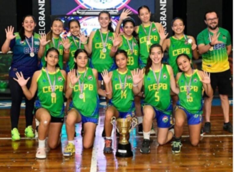 Equipo femenino de básquetbol del CEPB.