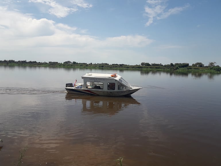 Evacuación de paciente por el río Paraguay. 