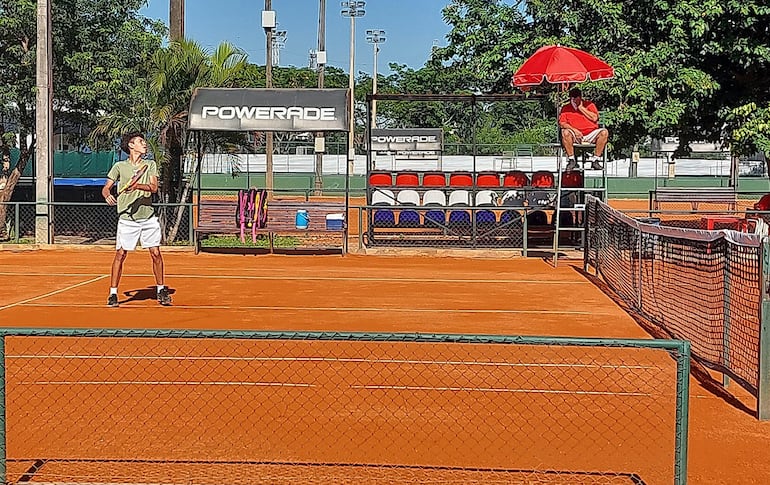 Cayo Narváez Espínola está en cuartos de final de singles 16 años, al igual que Sergio Elián Walther Mereles.