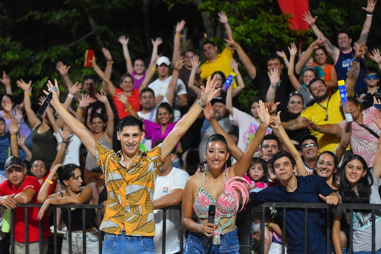 El público disfrutó de la ultima noche de fiesta carnestolenda.