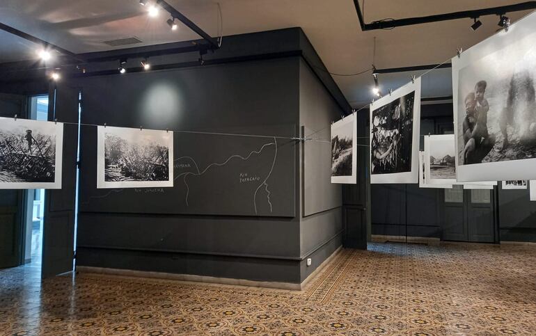 Con curaduría de Adriana Almada, la exposición presentará una selección de las fotografías tomadas por Melià durante su convivencia con los Enawene-Nawe.