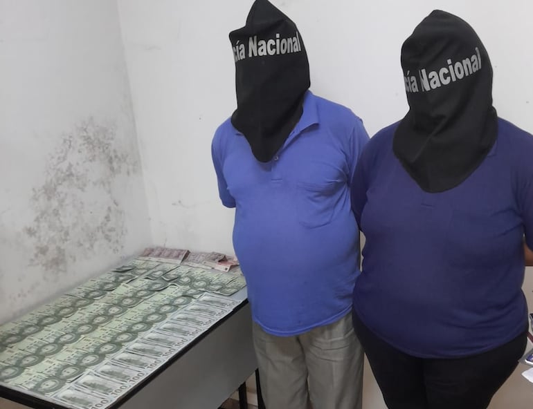 Una mujer y un hombre quedaron detenidos. En poder de ambos se encontraron billetes eb dólares y guaraníes en efectivo.