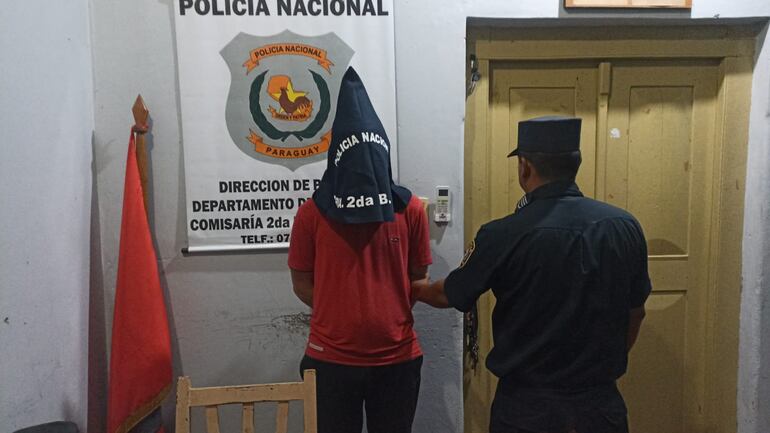 El supuesto  estafador, Elías Samuel Sánchez Ríos, fue detenido en el interior de un hotel de la ciudad de Pilar.