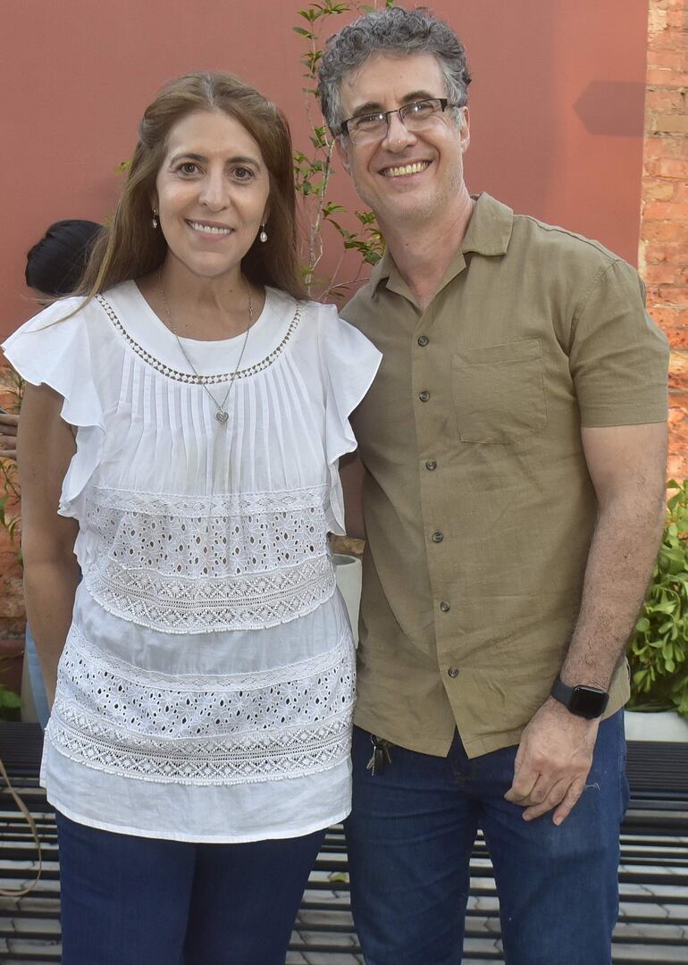 Tana Schémbori y Juan Carlos Maneglia.