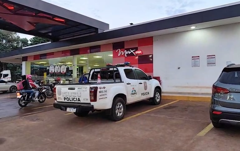 La estación de servicios fue asaltada por una gavilla integrada por cinco hombres.