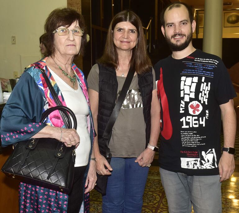 Susana Taibo, Marta Flores y Gonzalo Cattivelli.