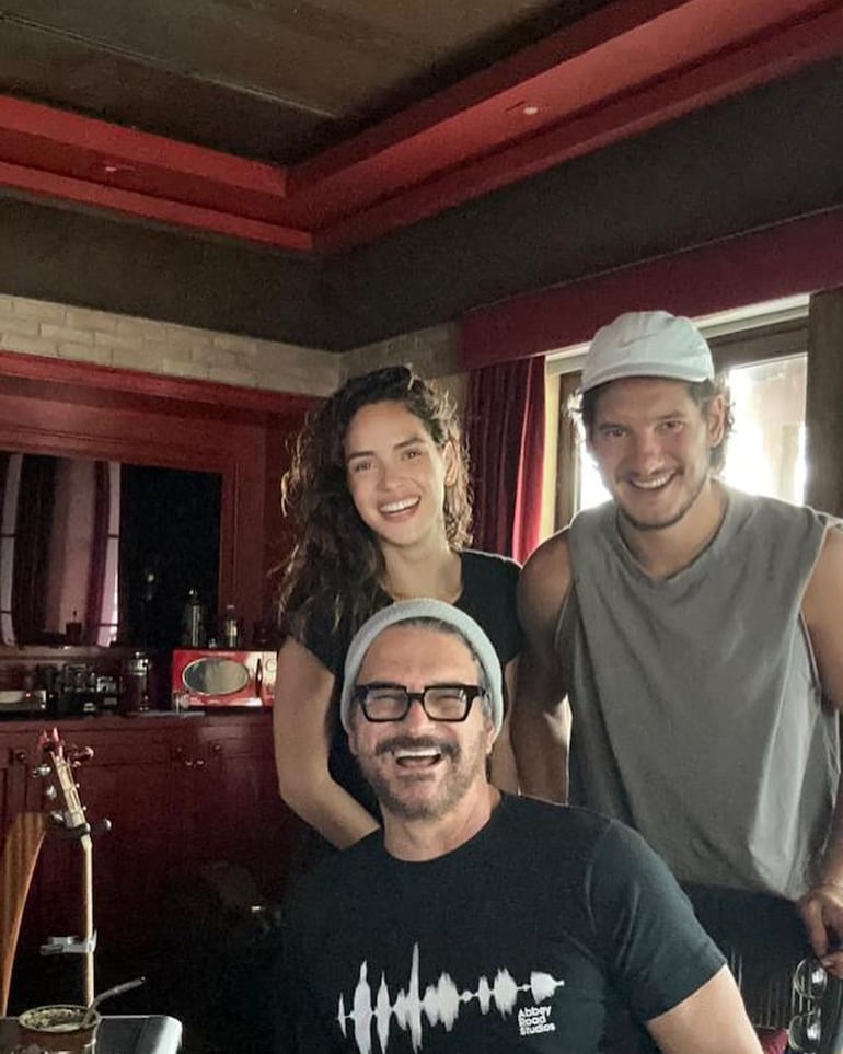 Ricardo Arjona con sus hijos Adria y Ricardo. (Instagram/Ricardo Arjona)