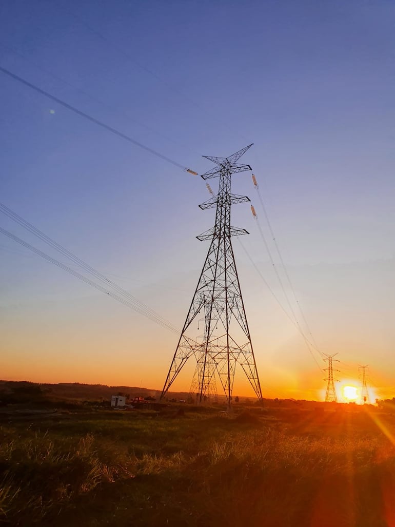 El país espera que la puesta en servicio de la nueva subestación Yguazú 500 kV y de sus líneas de transmisión sean realmente para reivindicar los derechos paraguayos en Itaipú y no el crepúsculo de los mismos.