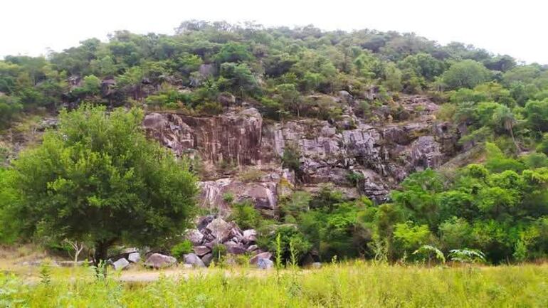 Turistas se pierden al descender del Cerro Acahay durante su exploración.