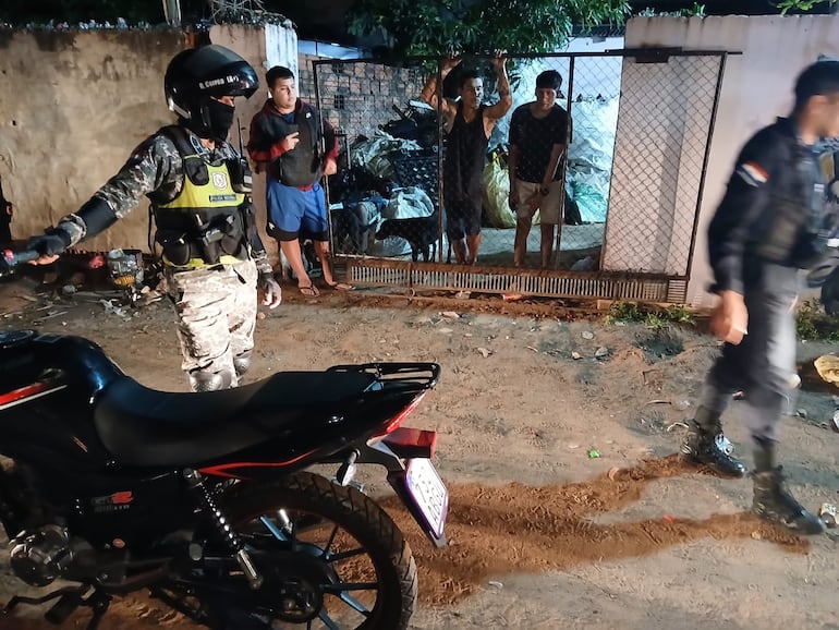 La Policía logró recuperar una motocicleta robada en el centro de Asunción tras una persecución