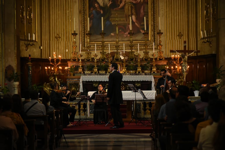 Los integrantes del Bach Collegium de Asunción durante el concierto que ofrecieron en Roma, Italia, en junio pasado.