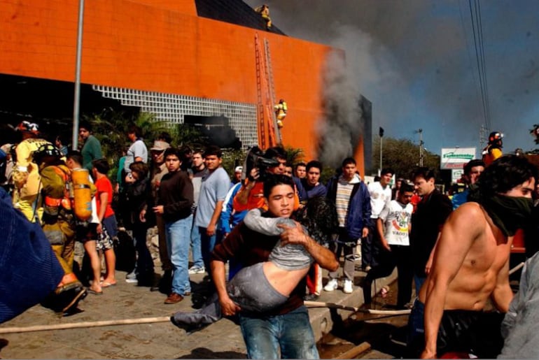 A 20 años de la tragedia del Ycua Bolaños que dejó casi 400 muertos, 500 familias afectadas y cientos de huérfanos.