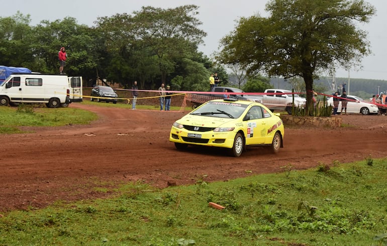 Orlando Benítez y Carlos Duarte (Honda Civic Si), los más destacados de la RC4B.