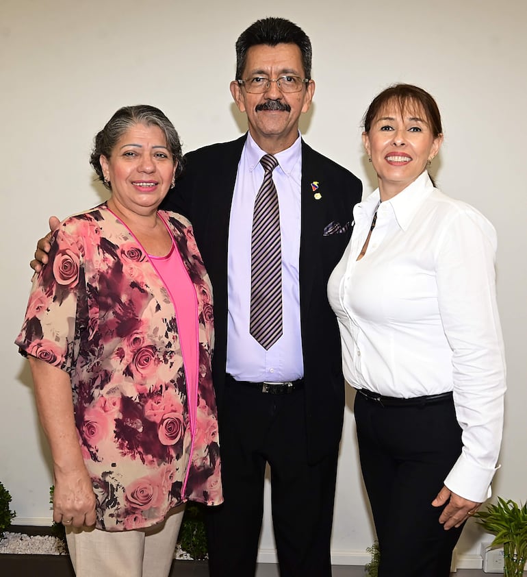 Rosa Colmán, Oscar Iván Aristizabal y Claudia Lewitzka.