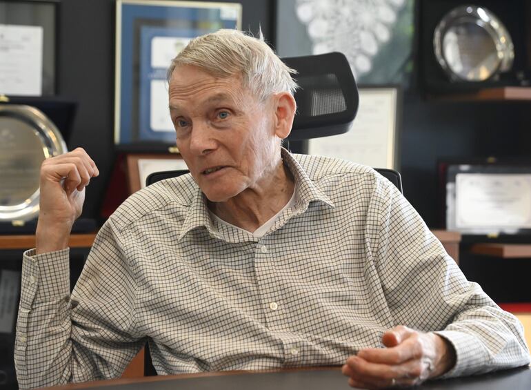 Físico nuclear, William Happer, catedrático de la Universidad de Princeton, casa de estudios de Einstein y Oppenheimer.

