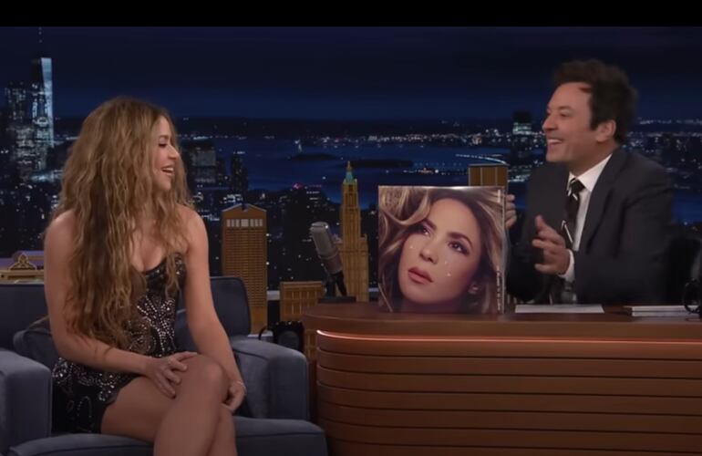 Shakira presentó su disco "Las mujeres ya no lloran" en el programa de Jimmy Fallon.