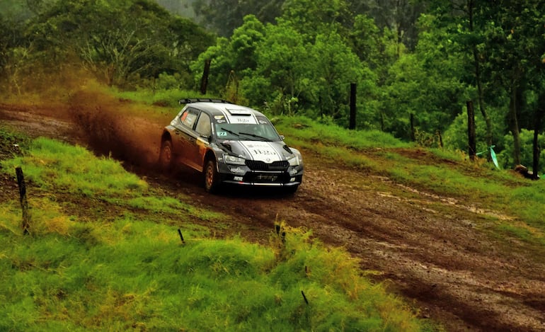 Diego Domínguez Bejarano y el español Rogelio Peñate subieron al tercer escalón del podio, con el Skoda Fabia Rally2 EVO.